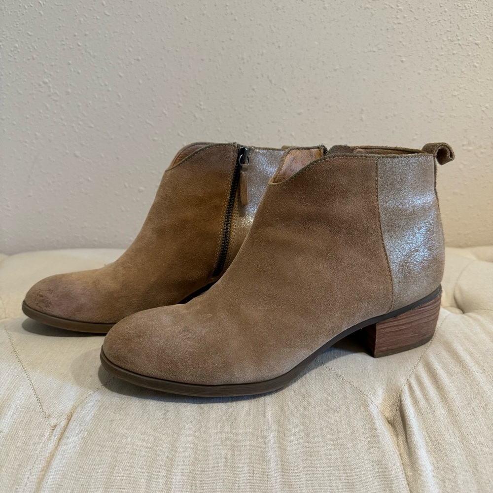 Sofft Coleta Barley Suede and Silver Metallic Side Zip Bootie